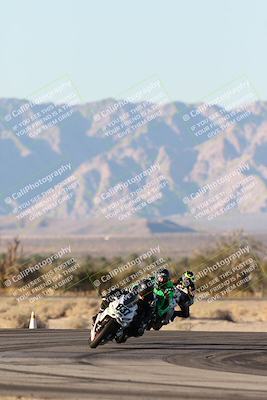 media/Dec-07-2025-CVMA (Sun) [[3e7d2de5dc]]/Race 18-Formula Twins-Formula 40 UL/